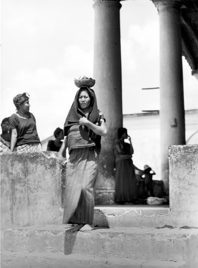 Market in Tehuantepec, Mexico, 1929 by Tina Modotti
